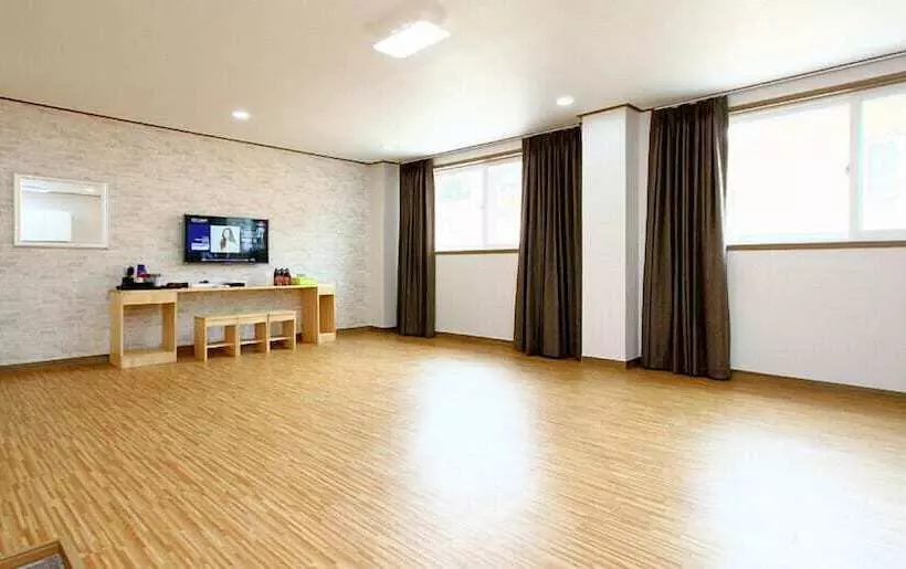 Traum Hotel & Condo
