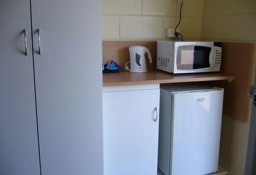 モーテル Kings Motor Inn & Steakhouse