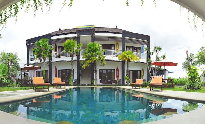 פנסיון Premier Surf Camp