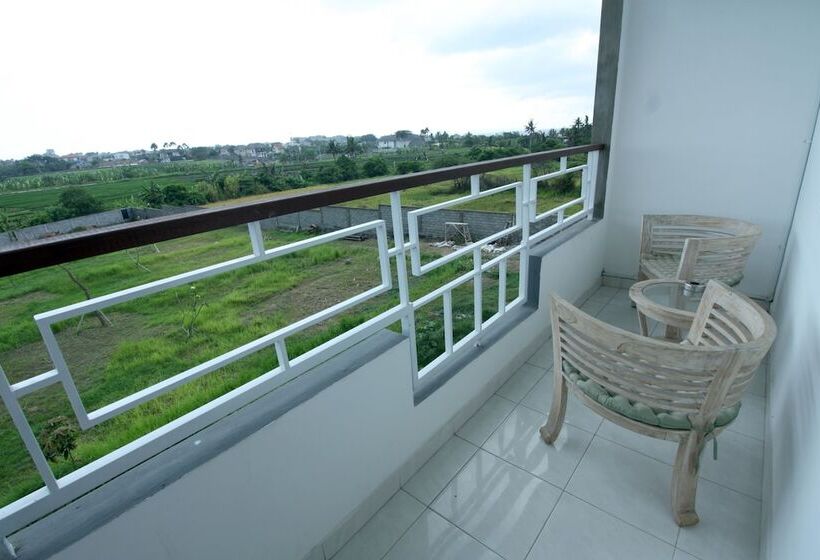 פנסיון Premier Surf Camp