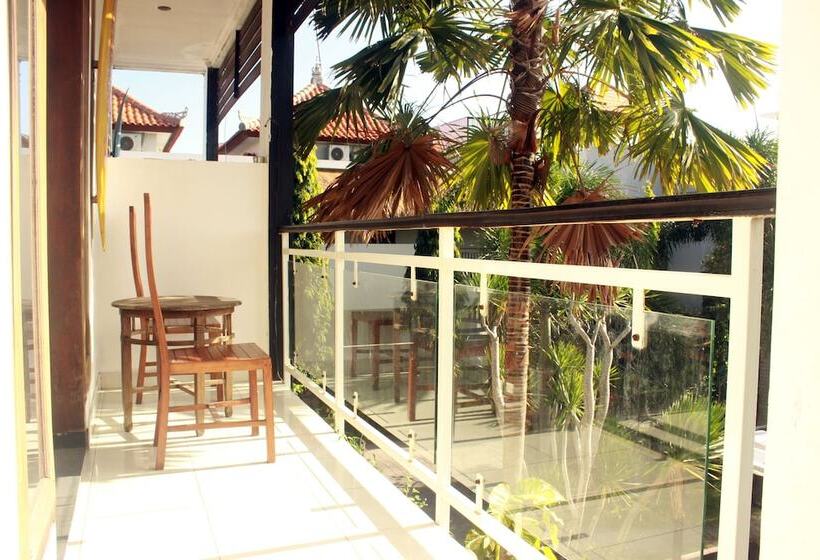 פנסיון Premier Surf Camp