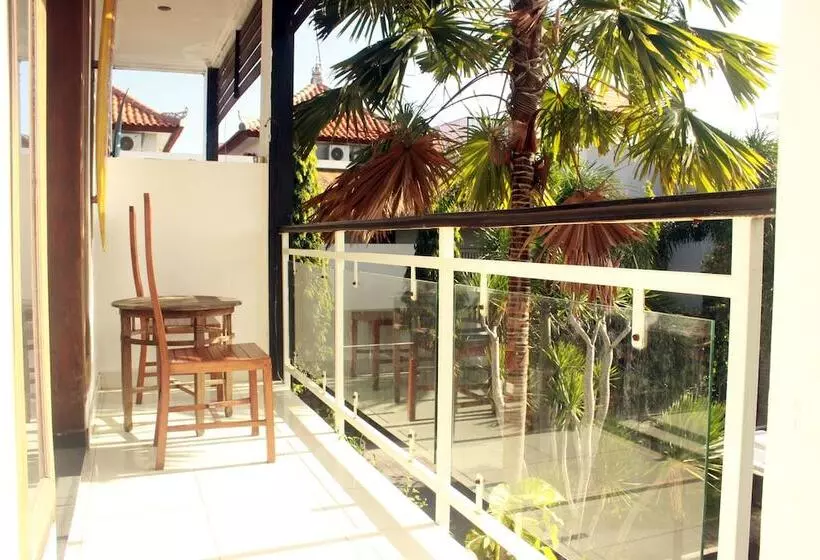 پانسیون Premier Surf Camp