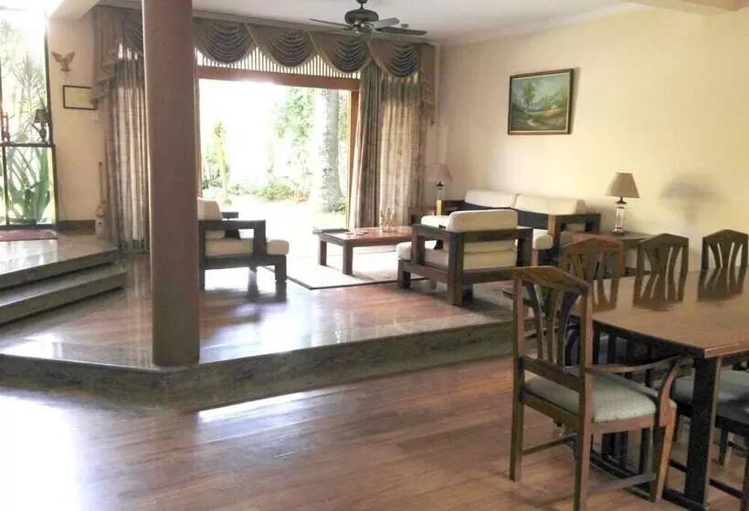 بنسيون Silvikris Villa