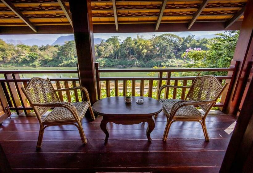 פנסיון Villa Khili Namkhan