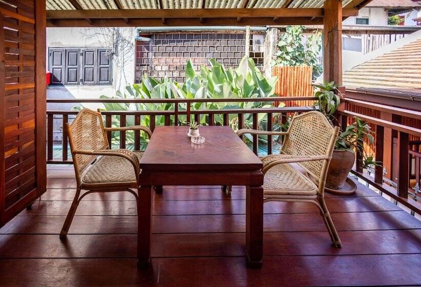 פנסיון Villa Khili Namkhan