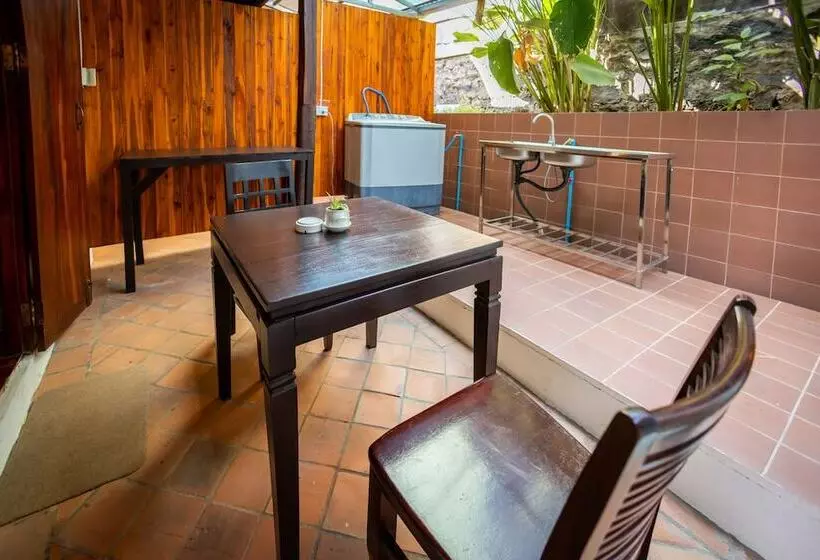 پانسیون Villa Khili Namkhan