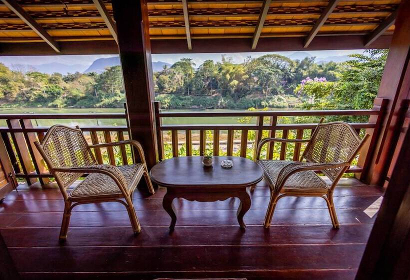 פנסיון Villa Khili Namkhan