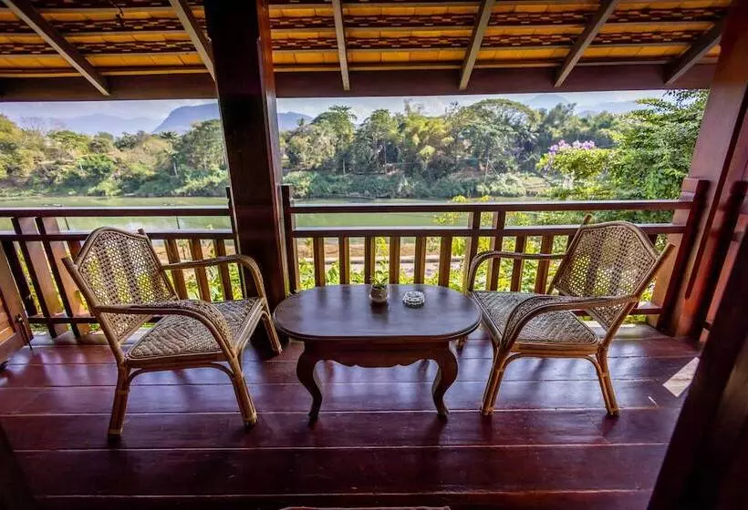 پانسیون Villa Khili Namkhan