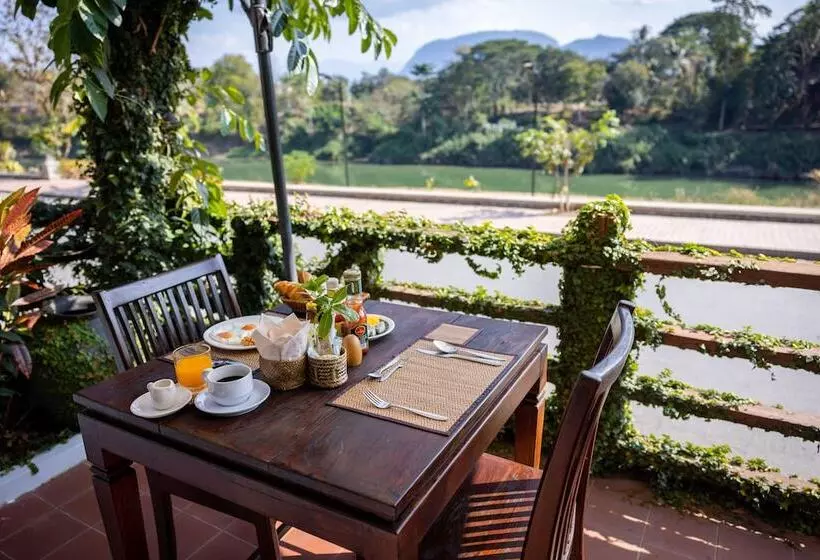 پانسیون Villa Khili Namkhan