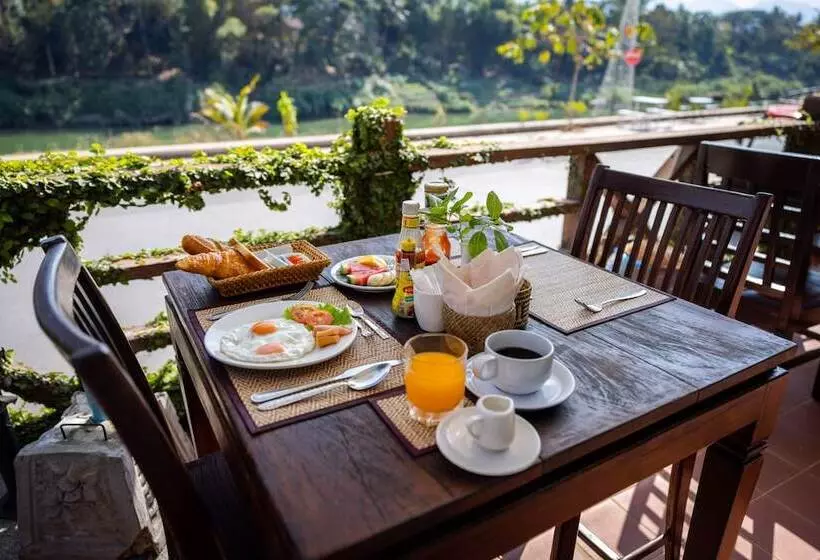 پانسیون Villa Khili Namkhan