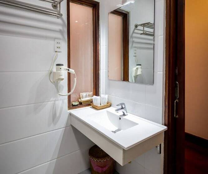 פנסיון Villa Khili Namkhan