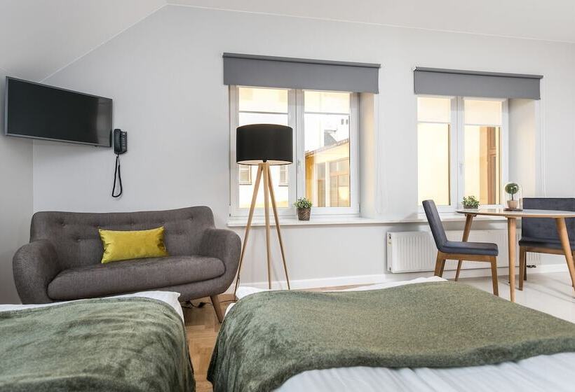 Venetian House Market Square Apart