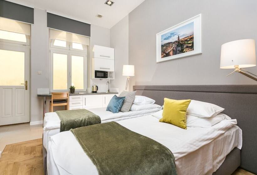 Venetian House Market Square Apart