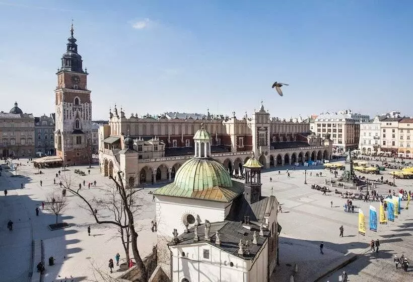 Venetian House Market Square Apart
