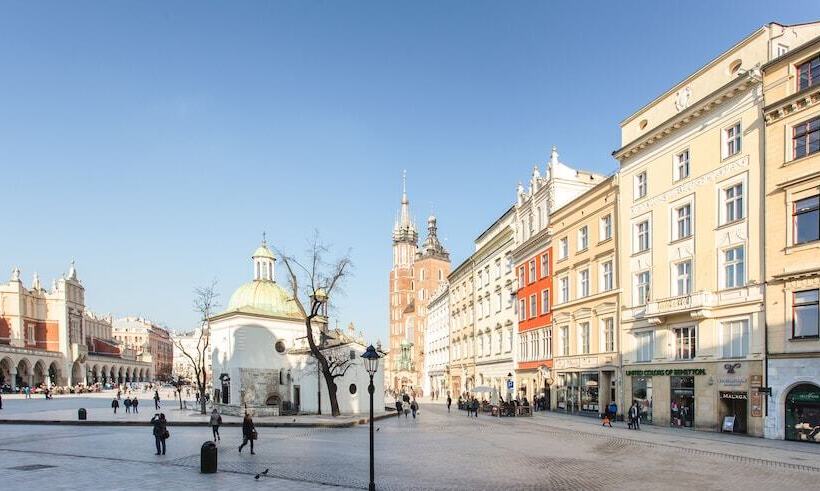 Venetian House Market Square Apart