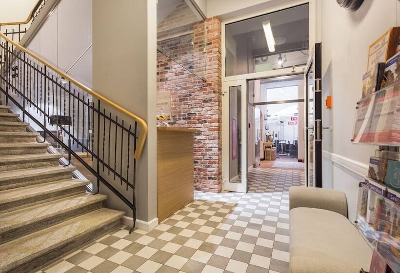 Venetian House Market Square Apart