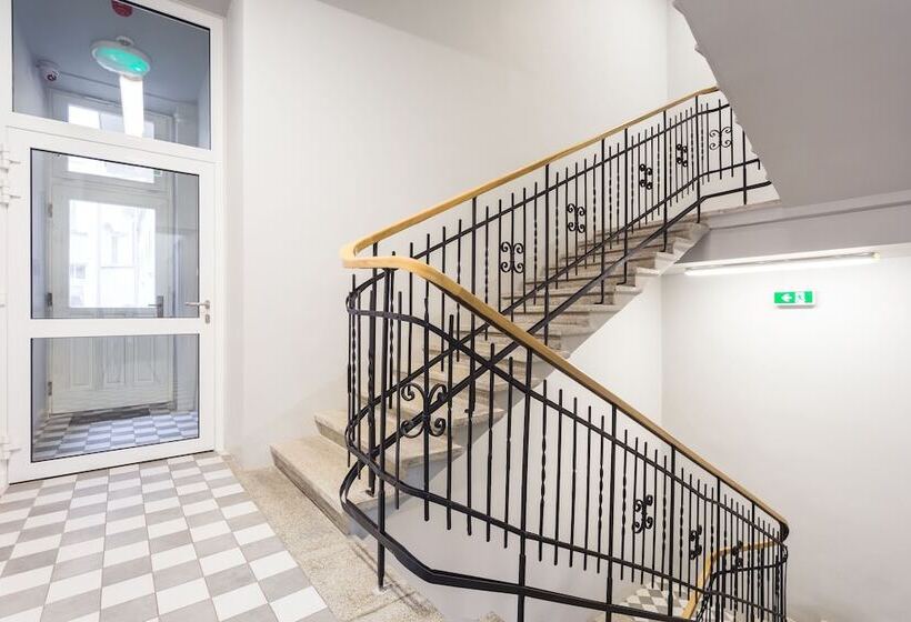 Venetian House Market Square Apart