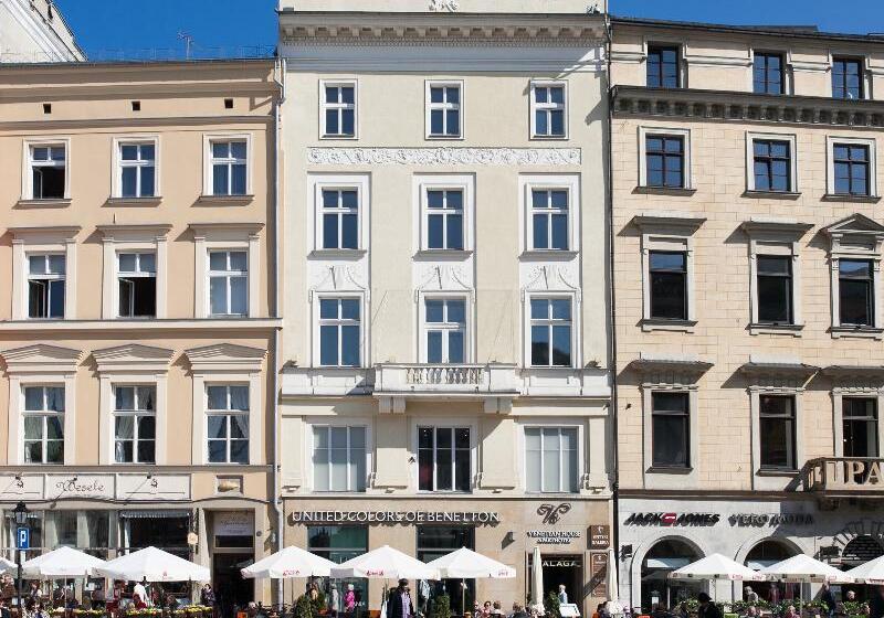 Venetian House Market Square Apart