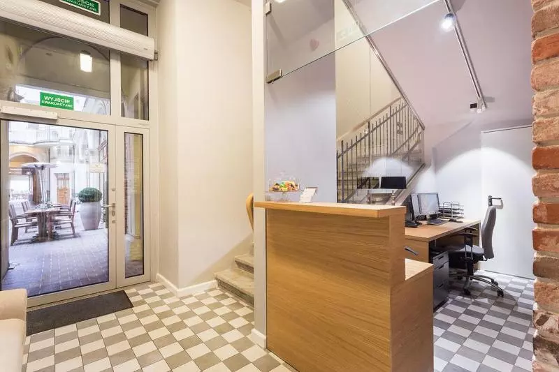 Venetian House Market Square Apart