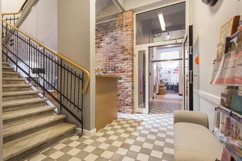 Venetian House Market Square Apart