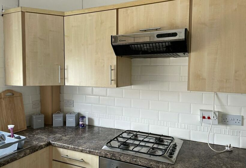 County Cottages South