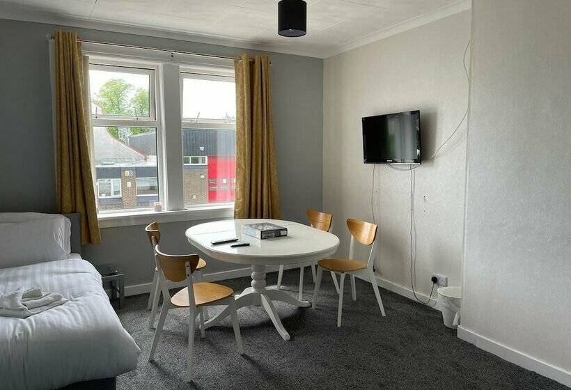 County Cottages South