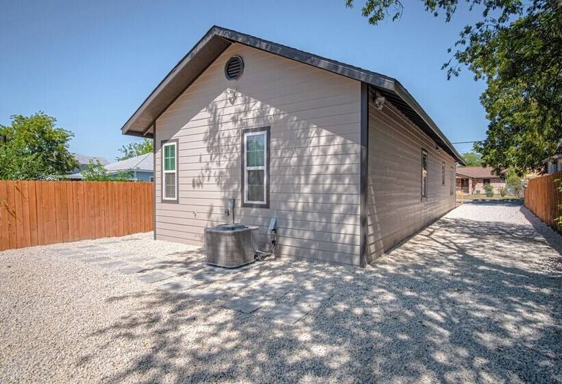 Delightfully Renovated 4 Br/2 Ba Near Dt Riverwalk