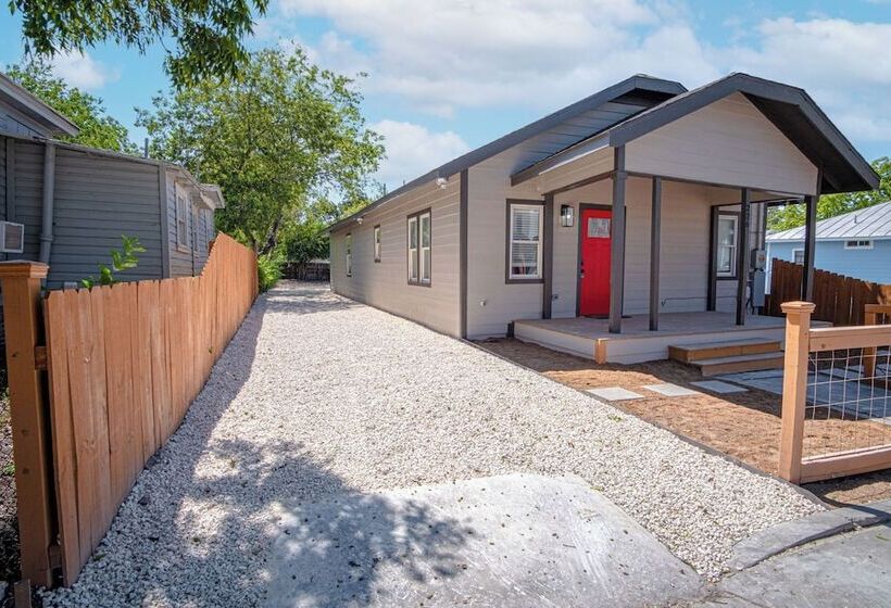 Delightfully Renovated 4 Br/2 Ba Near Dt Riverwalk