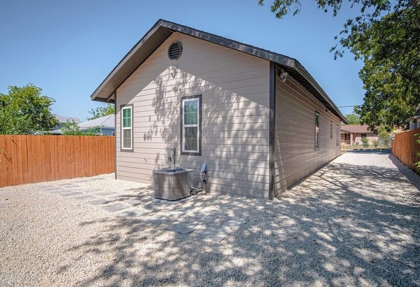 Delightfully Renovated 4 Br/2 Ba Near Dt Riverwalk