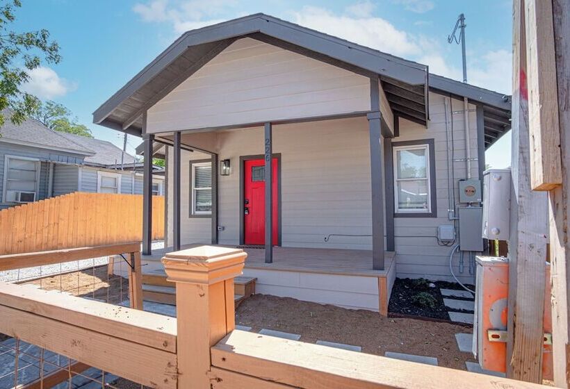 Delightfully Renovated 4 Br/2 Ba Near Dt Riverwalk