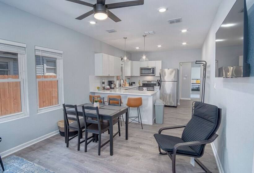 Delightfully Renovated 4 Br/2 Ba Near Dt Riverwalk