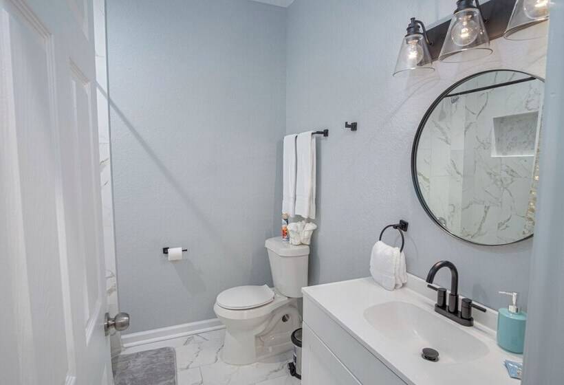 Delightfully Renovated 4 Br/2 Ba Near Dt Riverwalk