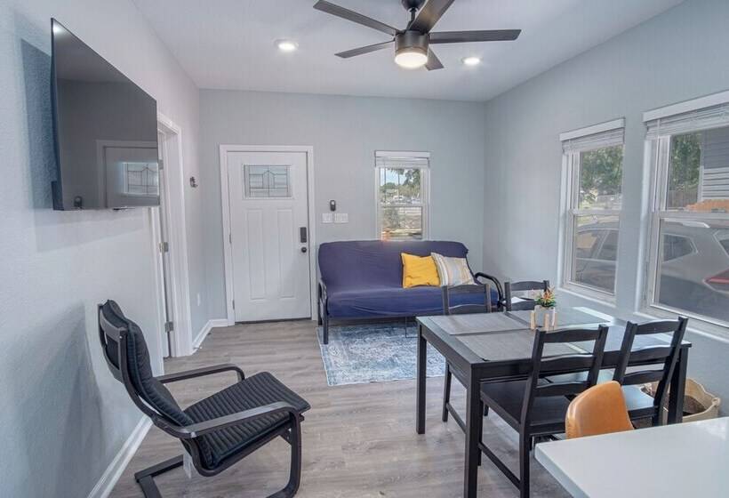 Delightfully Renovated 4 Br/2 Ba Near Dt Riverwalk