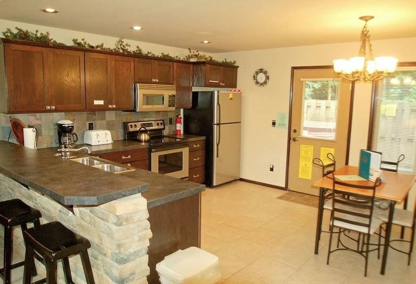 Glacier Springs Cabin 89 Cedar And Log Cabin Sleeps 4 Close To Skiing And Hiking