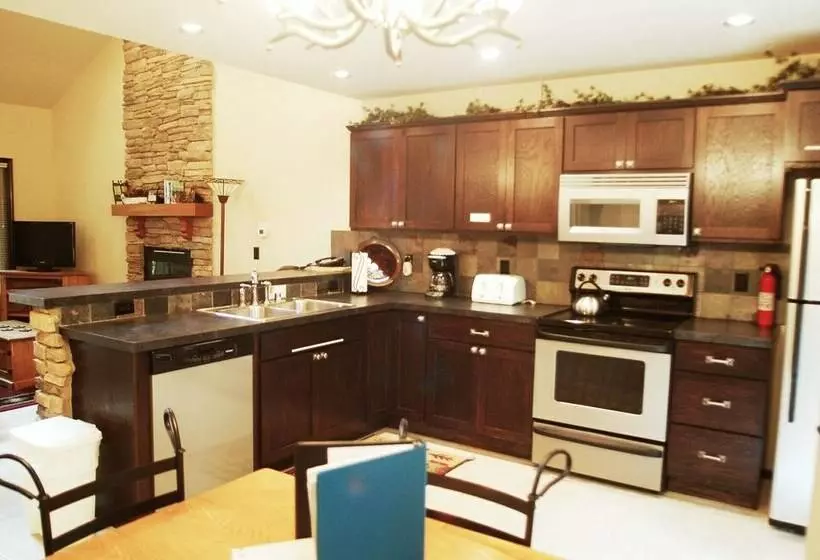 Glacier Springs Cabin 89 Cedar And Log Cabin Sleeps 4 Close To Skiing And Hiking