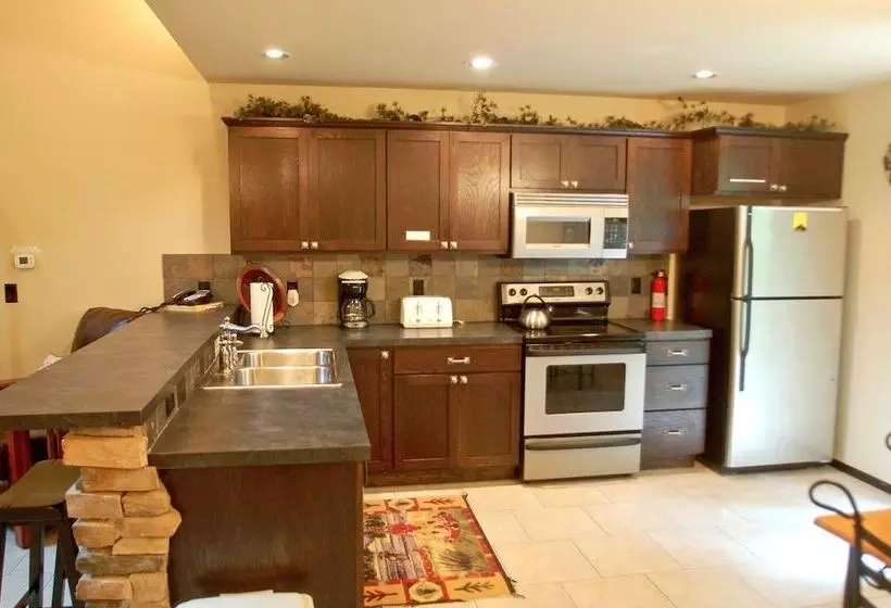 Glacier Springs Cabin 89 Cedar And Log Cabin Sleeps 4 Close To Skiing And Hiking