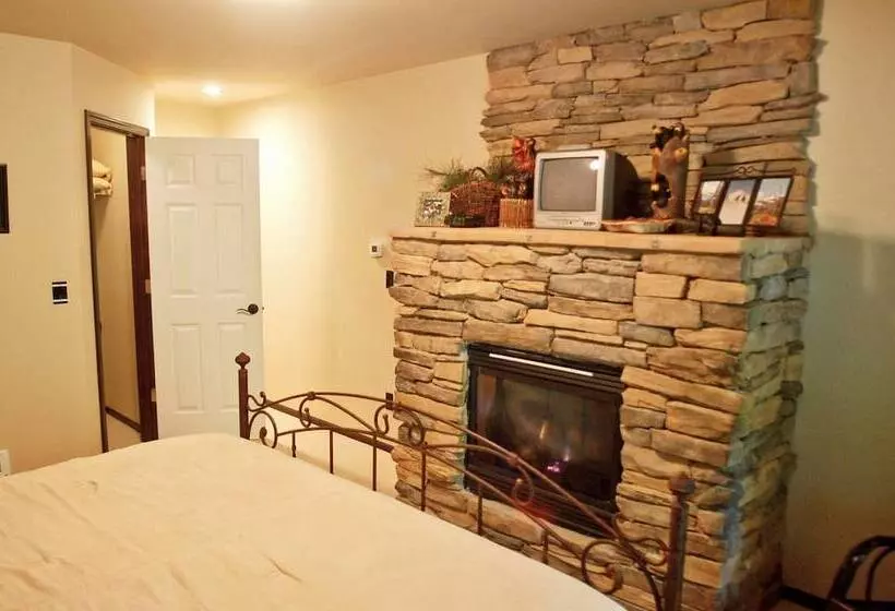 Glacier Springs Cabin 89 Cedar And Log Cabin Sleeps 4 Close To Skiing And Hiking