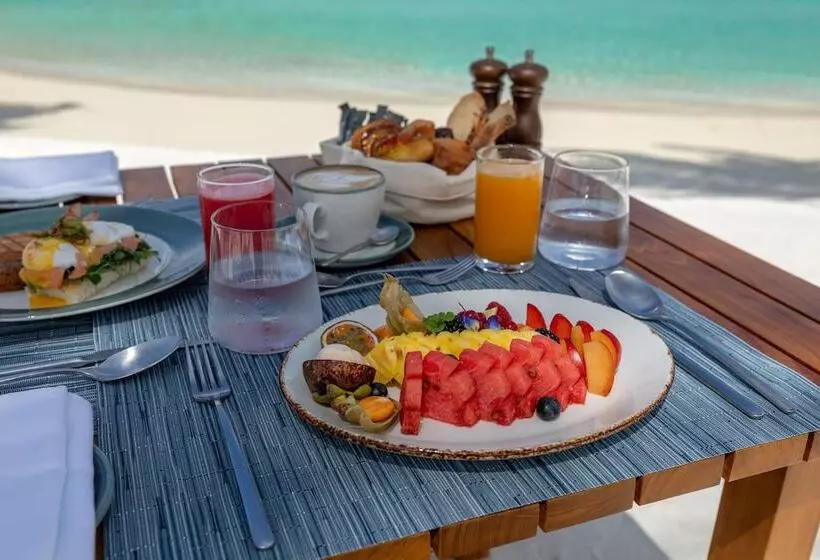 هتل Meliá Whale Lagoon Maldives