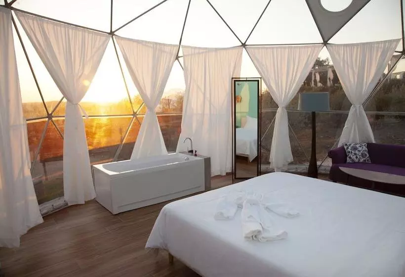 Maaseutuhotelli Glamping Skies   Adults Only