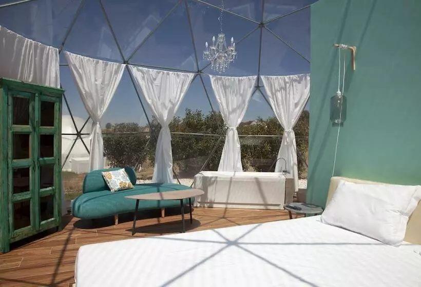 Maaseutuhotelli Glamping Skies   Adults Only