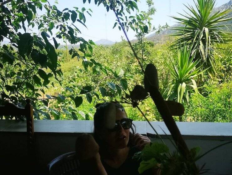 膳宿费 2nd Private Room In The Attic With Shared Bathroom Use