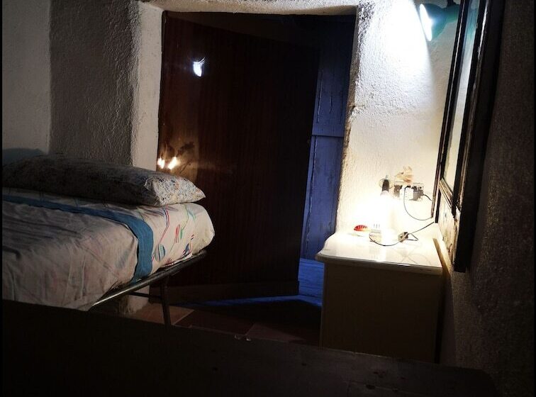 膳宿费 2nd Private Room In The Attic With Shared Bathroom Use