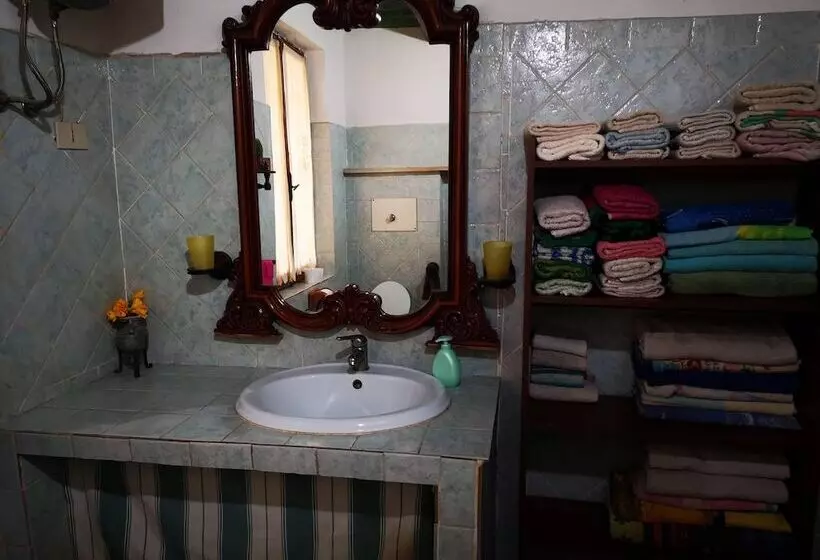 Majatalo 2nd Private Room In The Attic With Shared Bathroom Use