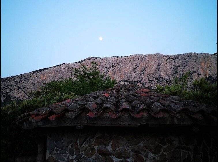 膳宿费 2nd Private Room In The Attic With Shared Bathroom Use