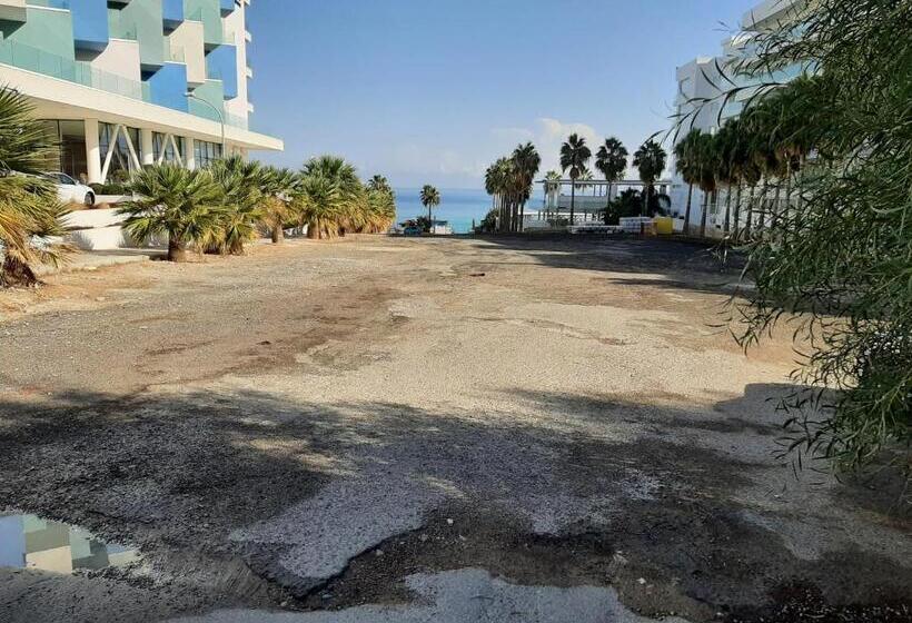 בית מלון כפרי Vrissaki Beach