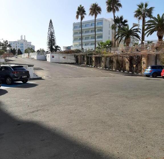 בית מלון כפרי Vrissaki Beach