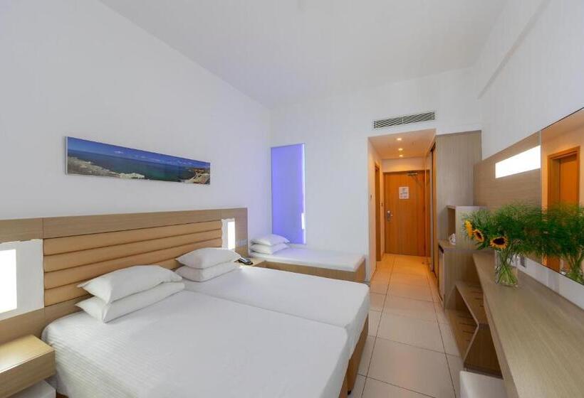 בית מלון כפרי Vrissaki Beach