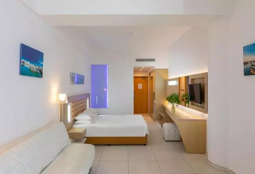 فندق Vrissaki Beach