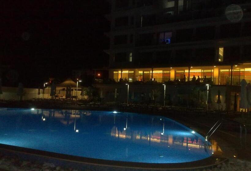 בית מלון כפרי Vrissaki Beach