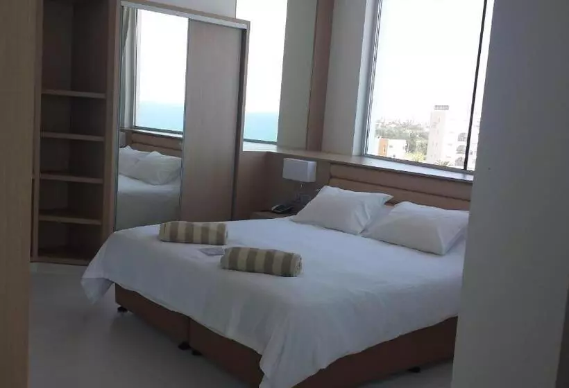 فندق Vrissaki Beach